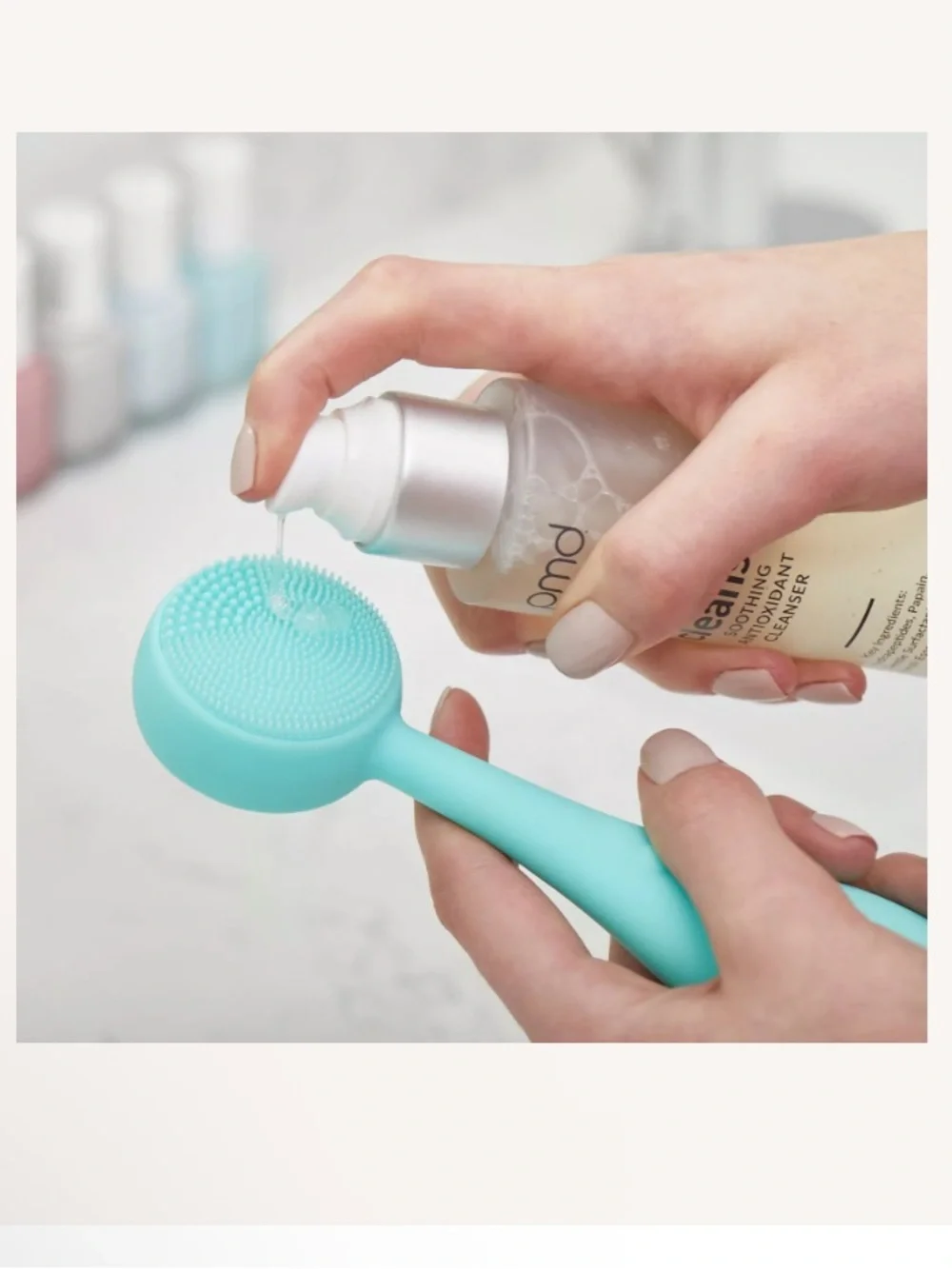 Smart Facial Cleansing Brush in Mint Green